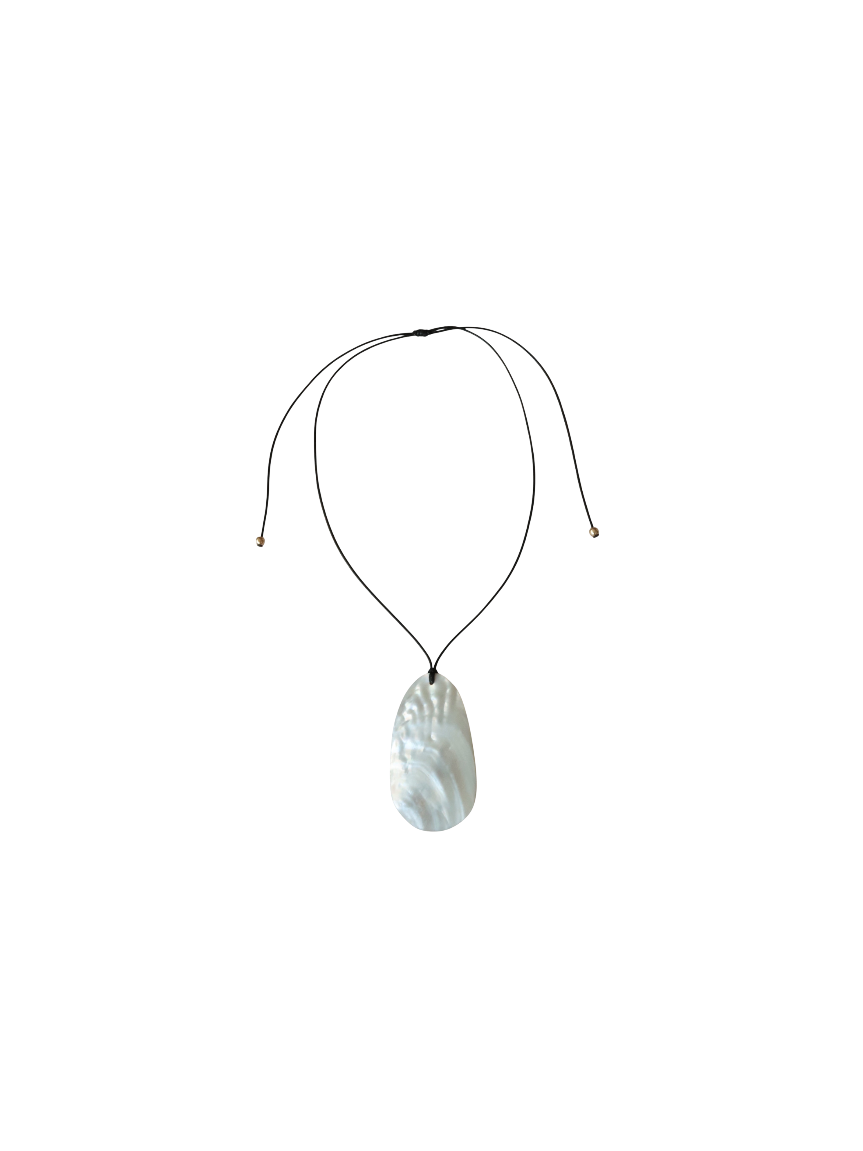 SHILA SHELL PENDANT NECKLACE