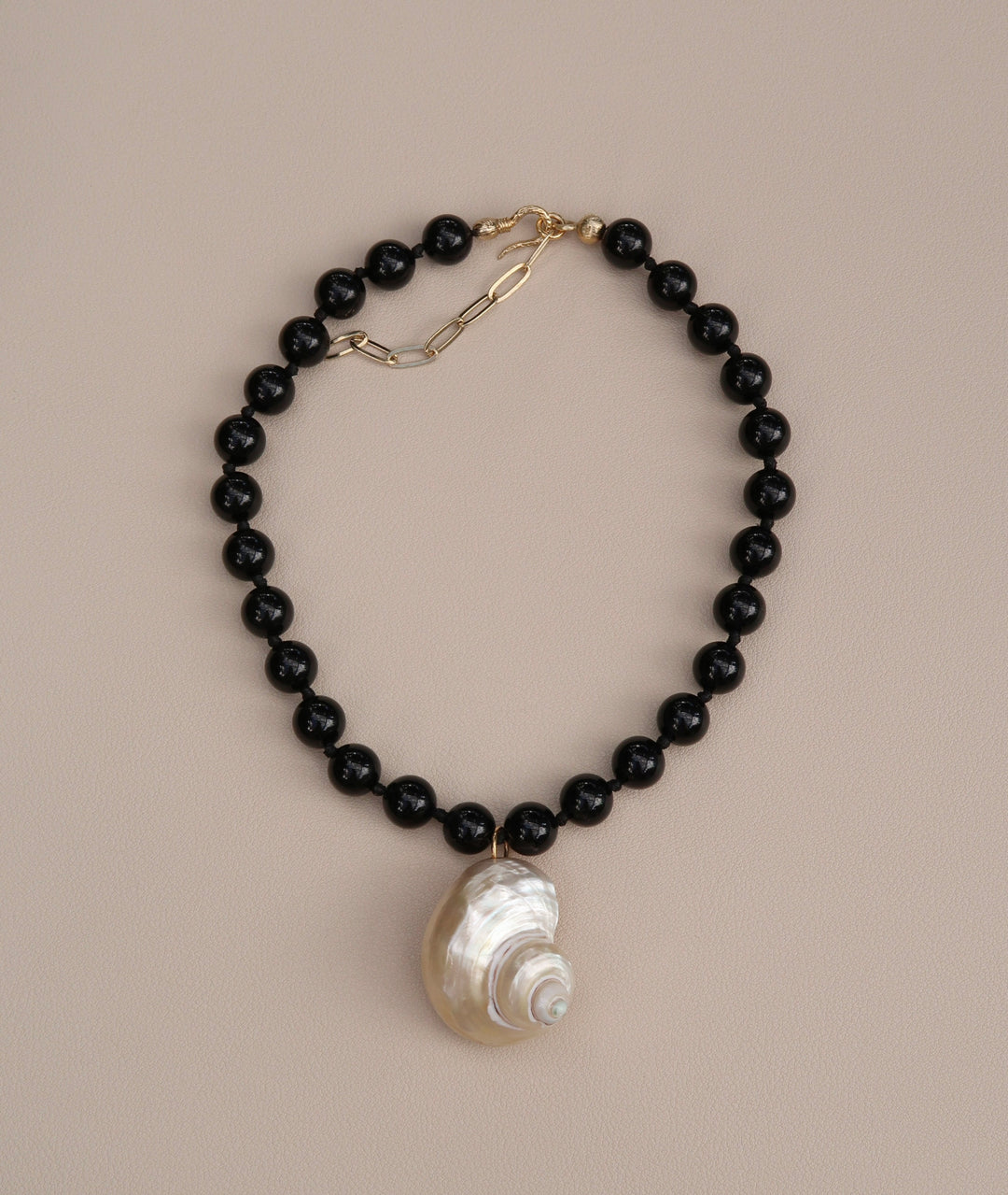 DELPHINE NECKLACE
