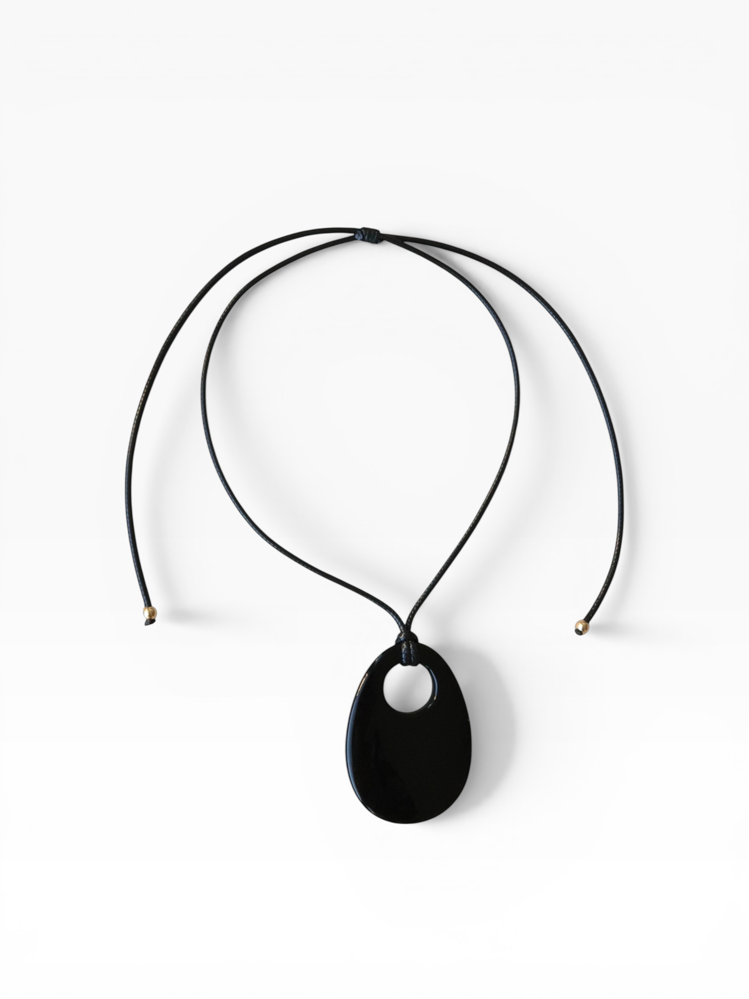 NOIR PENDANT NECKLACE