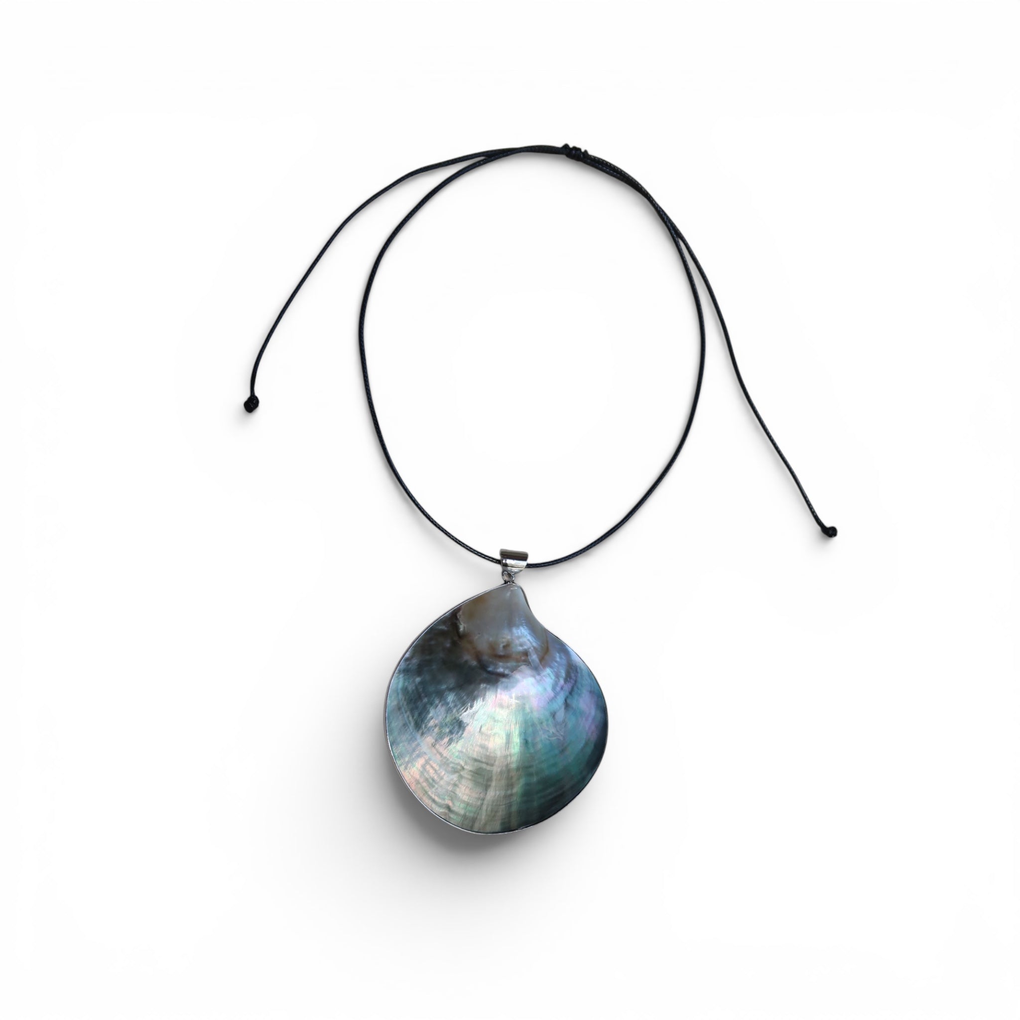 SHELL STATEMENT NECKLACE