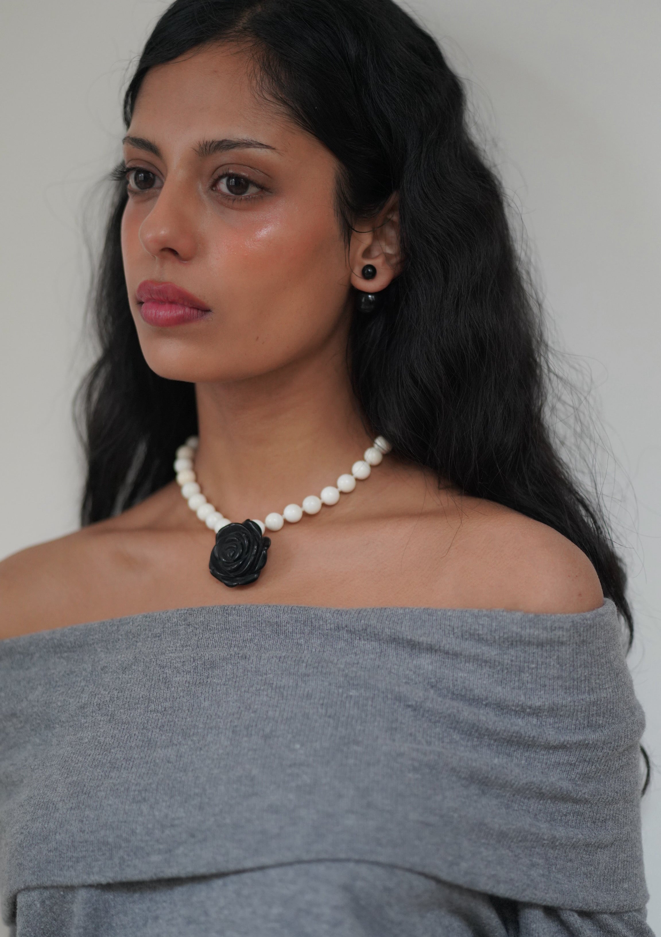 BLACK & WHITE ROSE NECKLACE