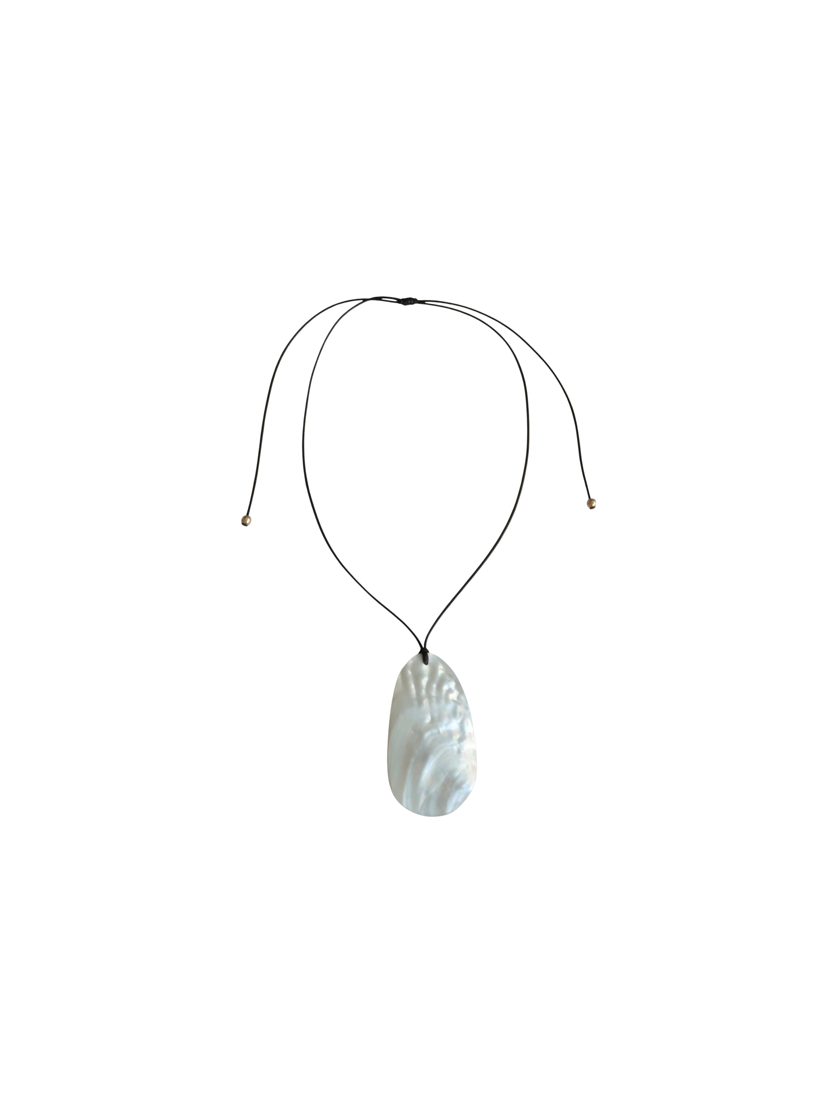 SHILA SHELL PENDANT NECKLACE