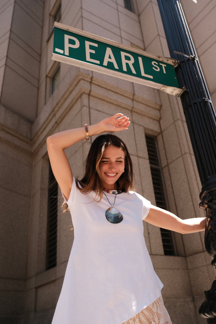 SHELL STATEMENT NECKLACE