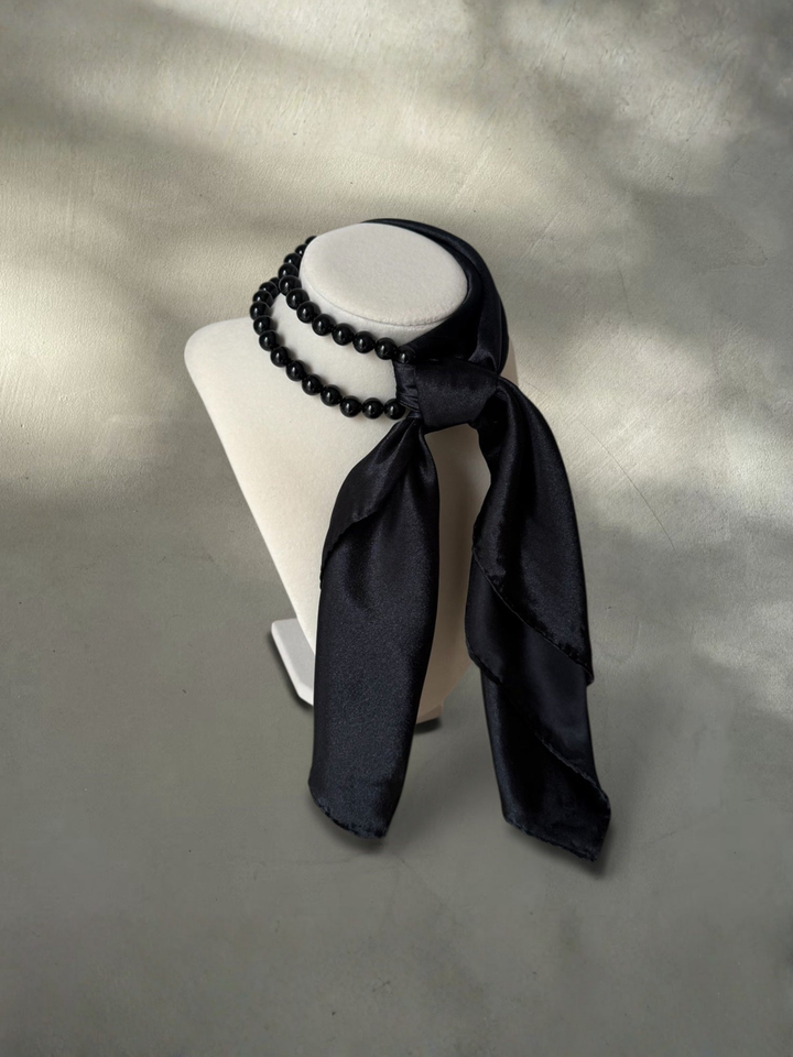 NOIR SCARF NECKLACE