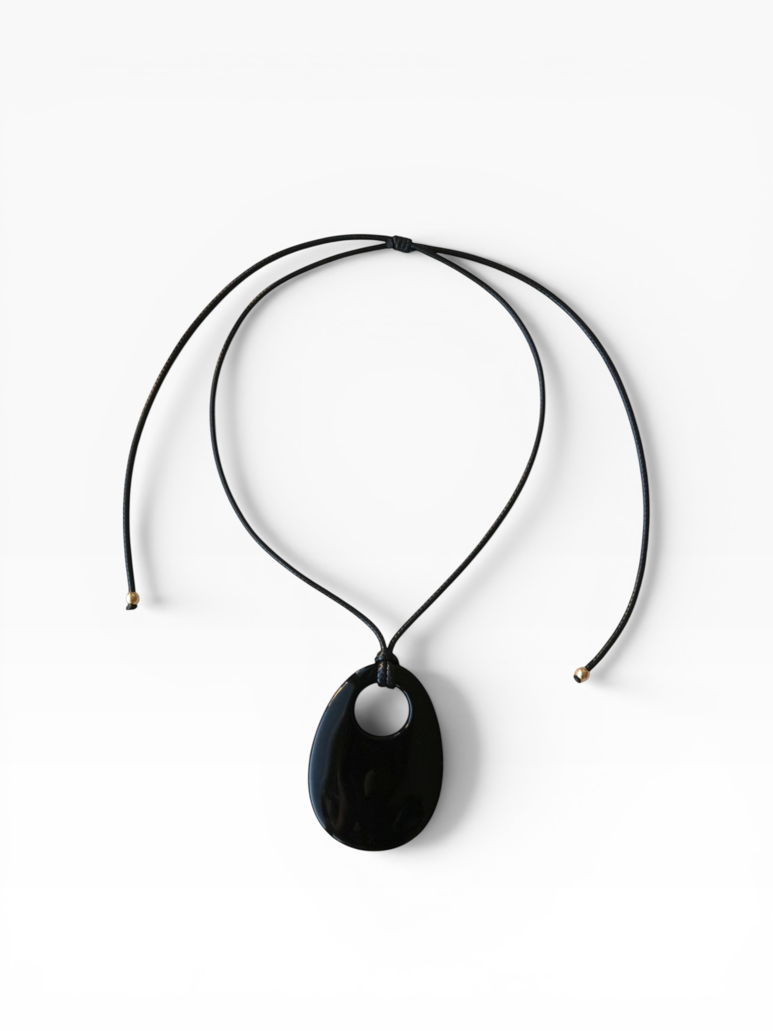 NOIR PENDANT NECKLACE